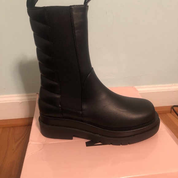 Chelsea Boots - Picture 4 of 5